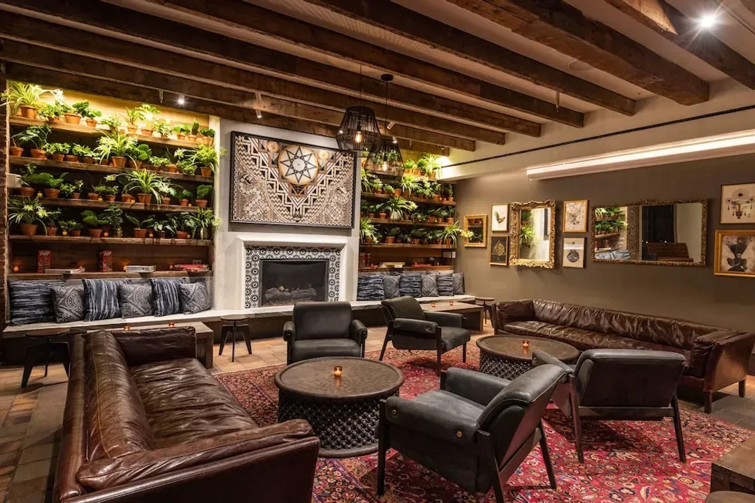 Lobby lounge
