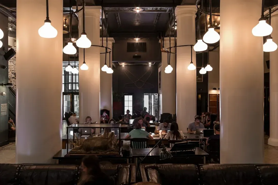 Lobby lounge