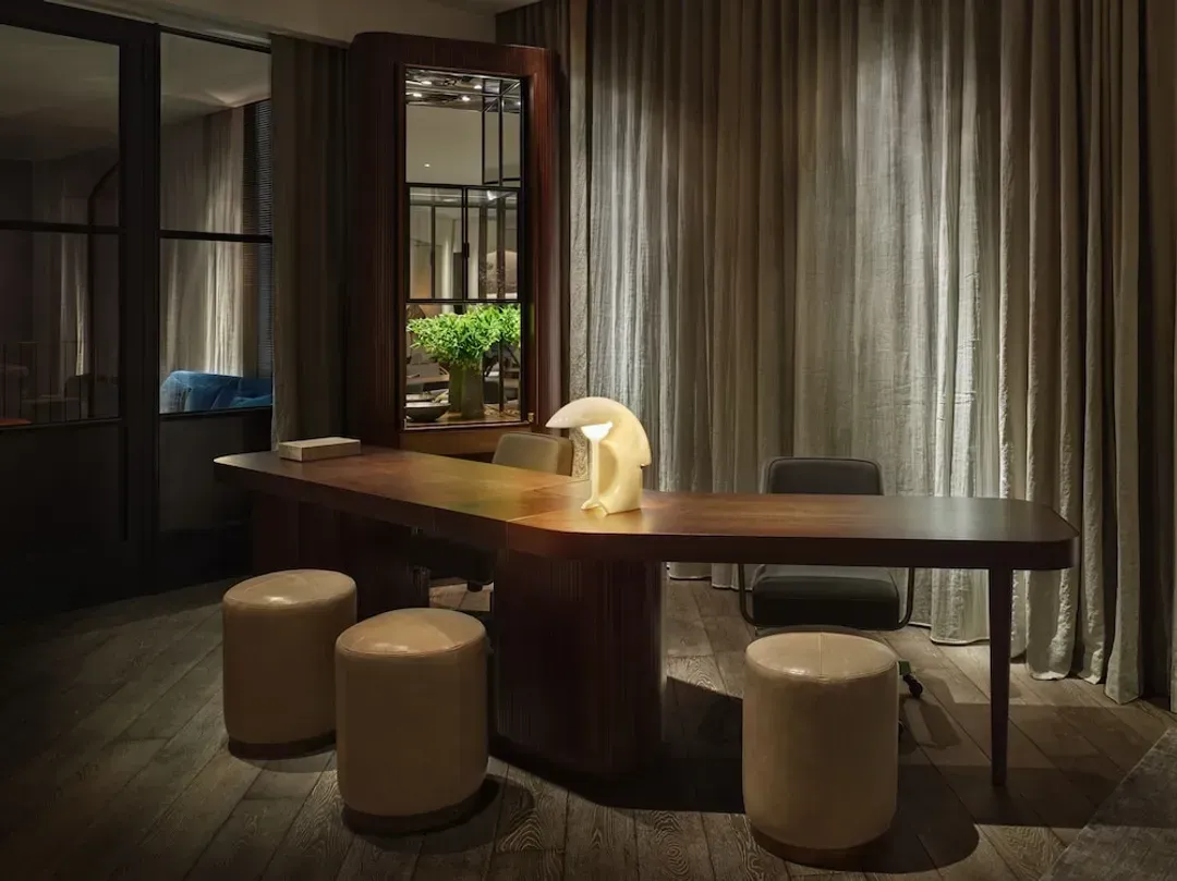 Concierge desk