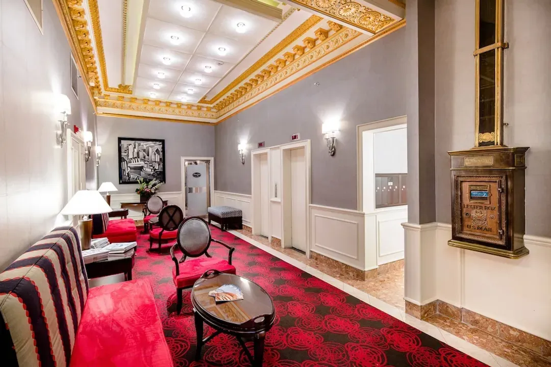 Lobby lounge