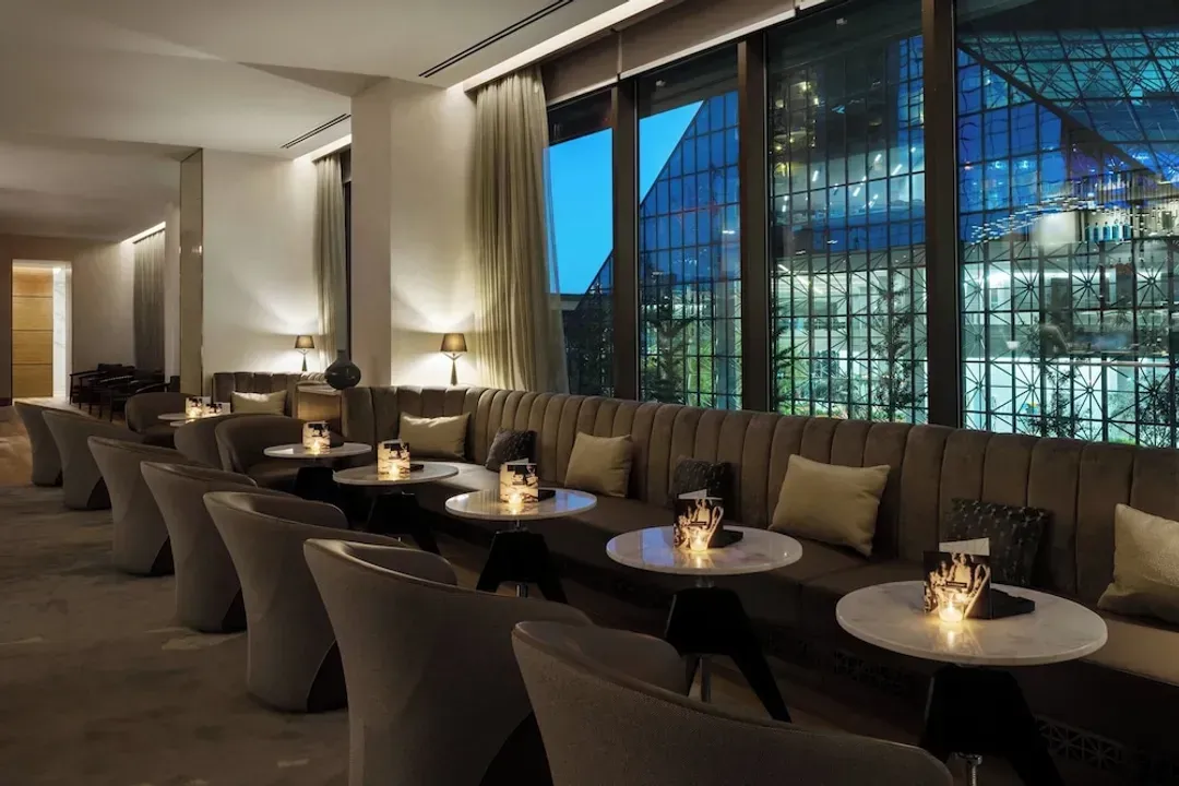 Lobby lounge