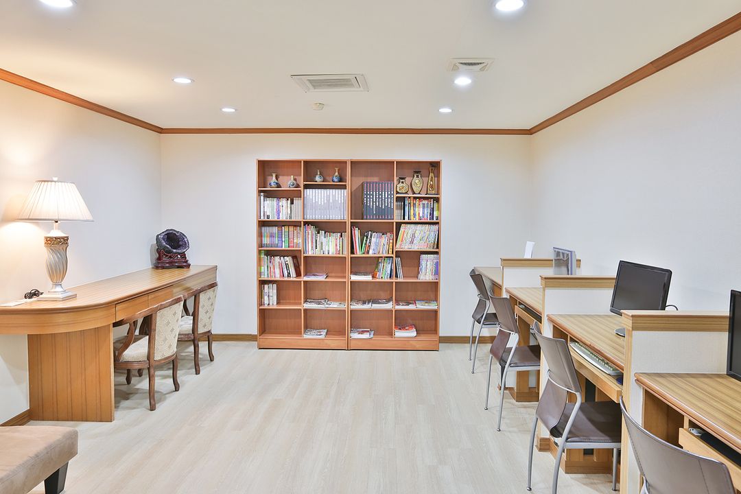 春天艺术饭店