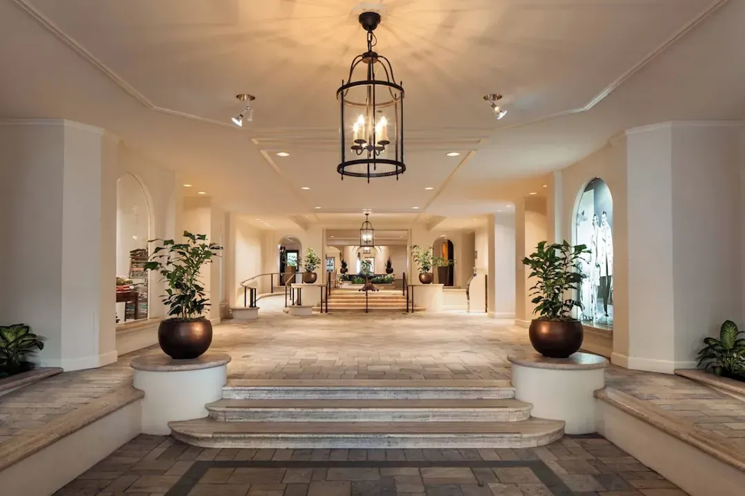Lobby lounge