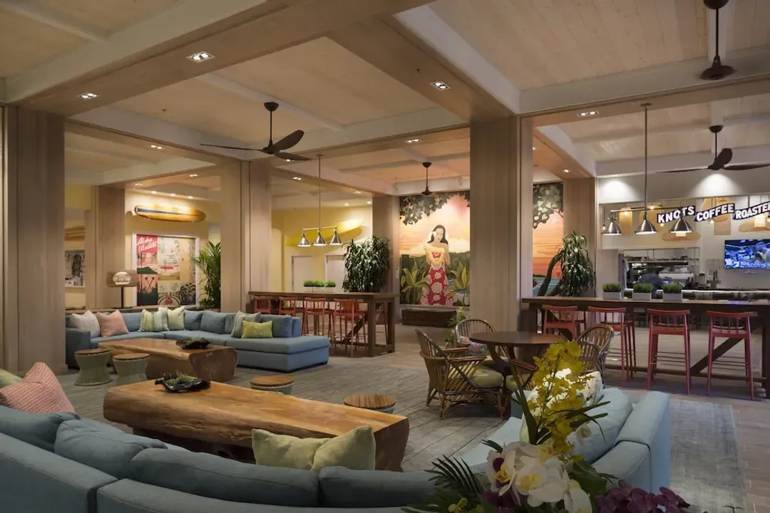 Lobby lounge