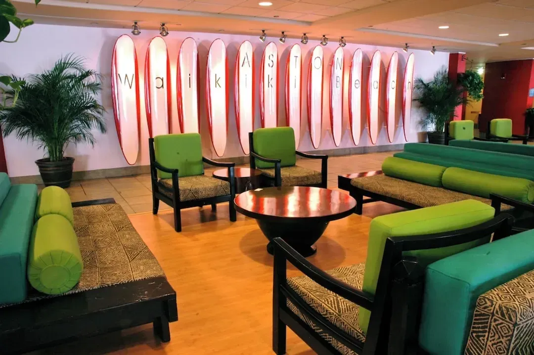 Lobby lounge