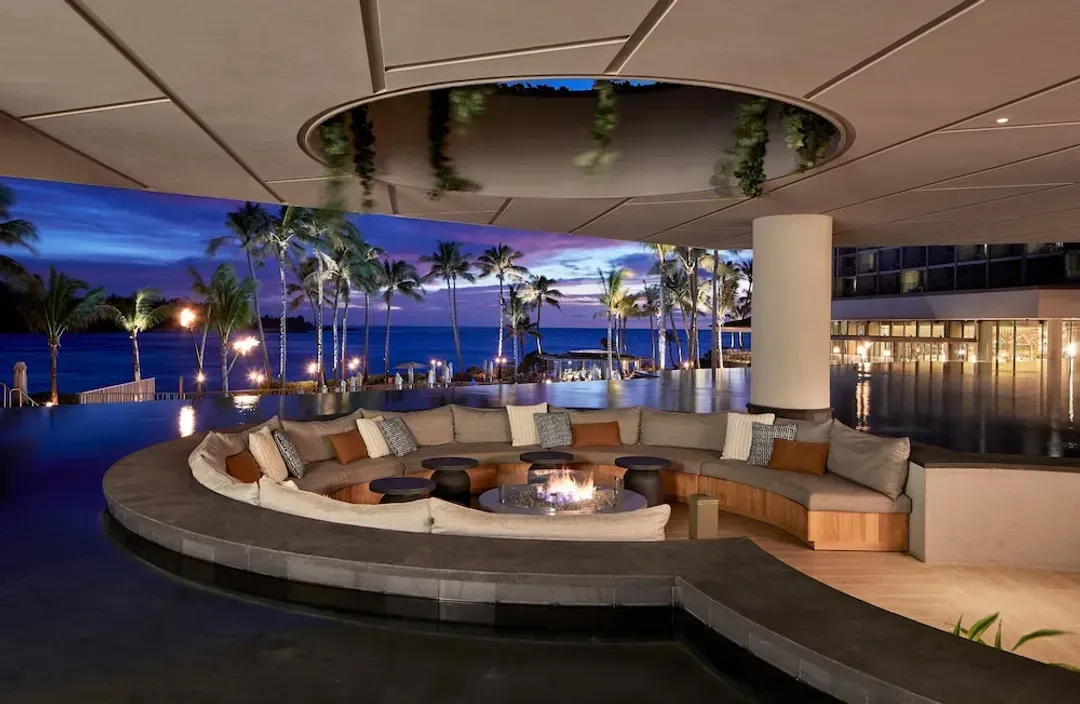 Lobby lounge