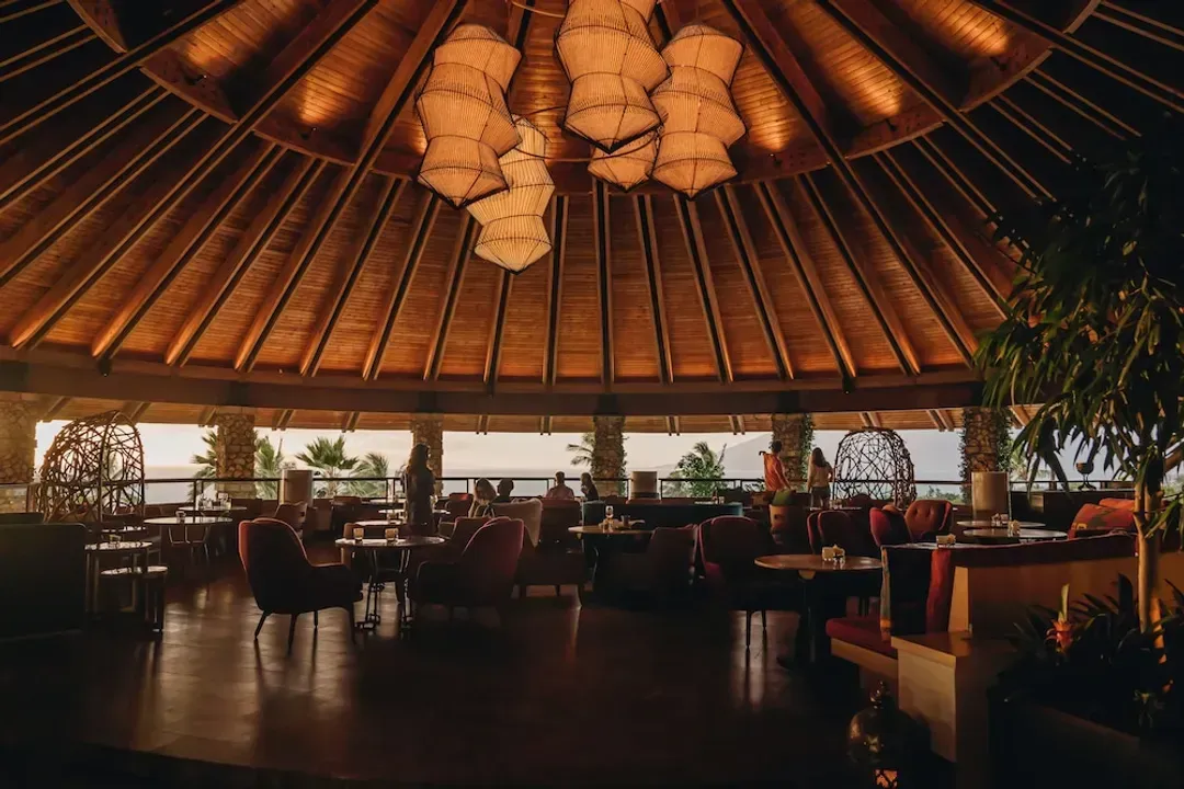 Lobby lounge
