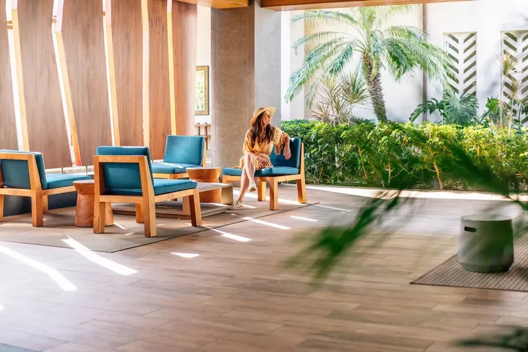 Lobby lounge