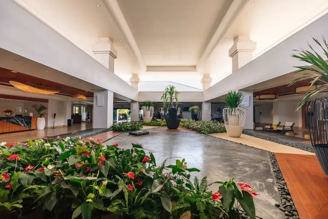 Lobby lounge