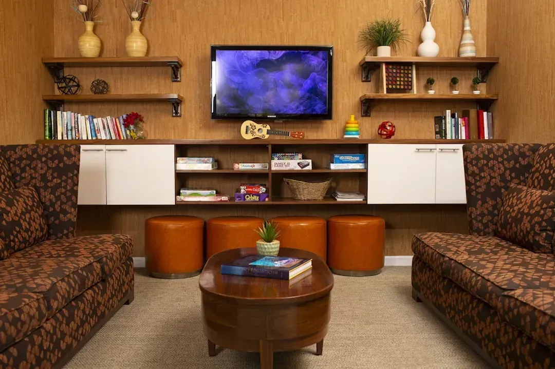 Lobby lounge