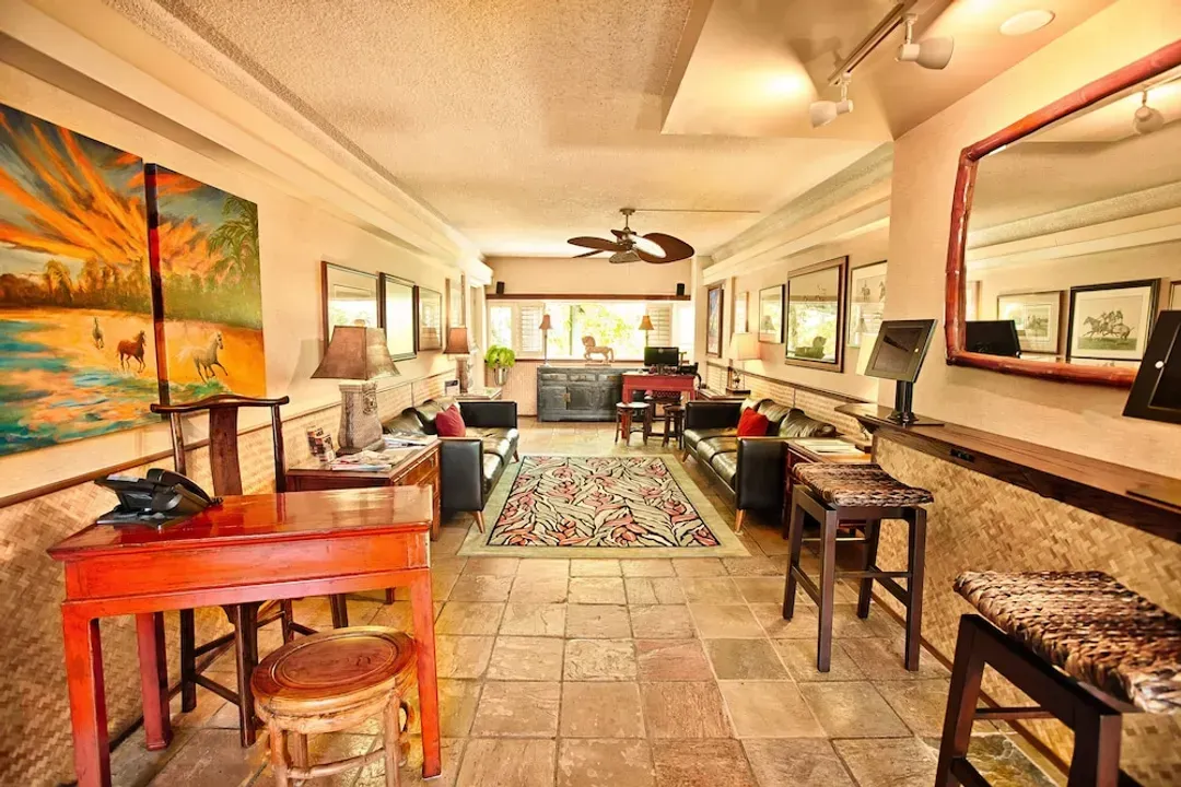Lobby lounge