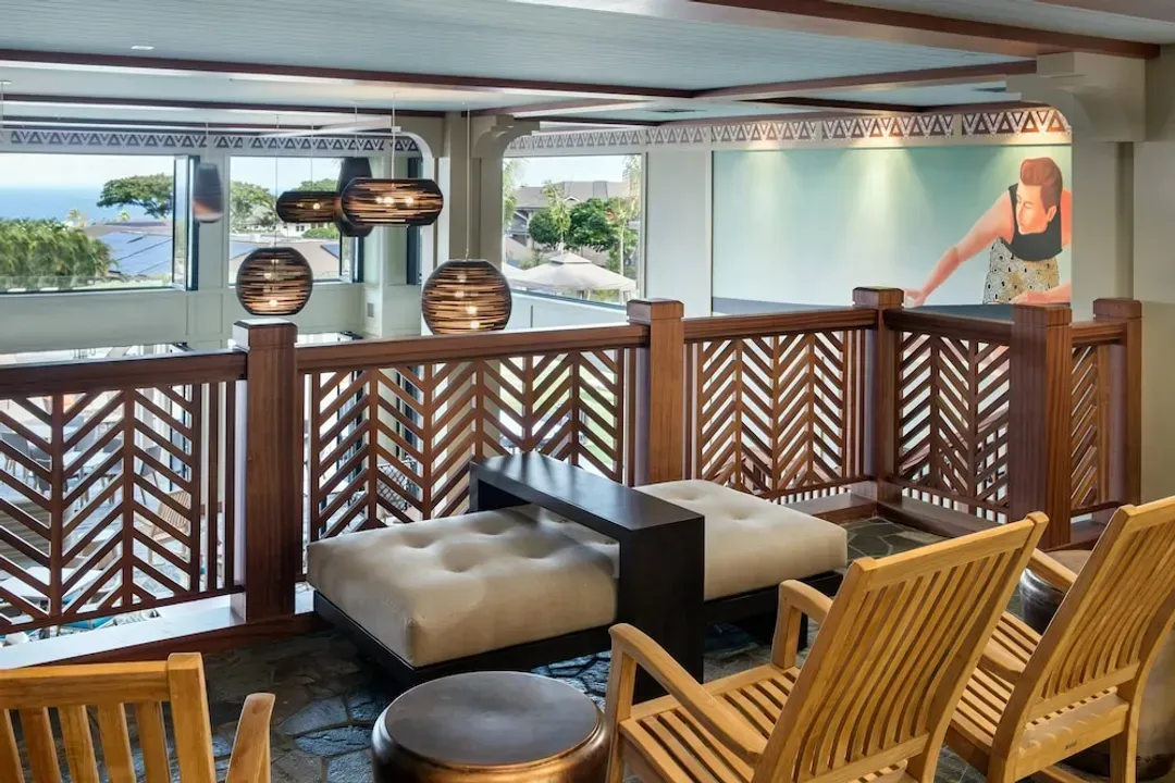 Lobby lounge