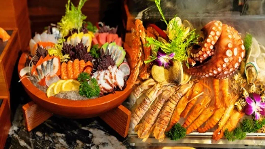 精美餐食-船上國際性自助餐料理(需以當天準備食材為主)