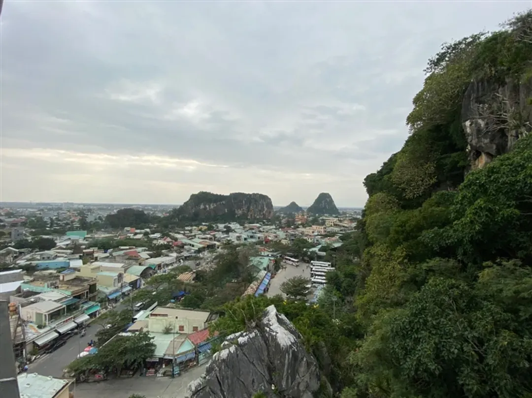 【越南旅遊．峴港五星5日】巴拿山纜車佛手橋、迦南島竹桶船、會安燈籠古鎮、美山聖地、無購物(含簽證)-7