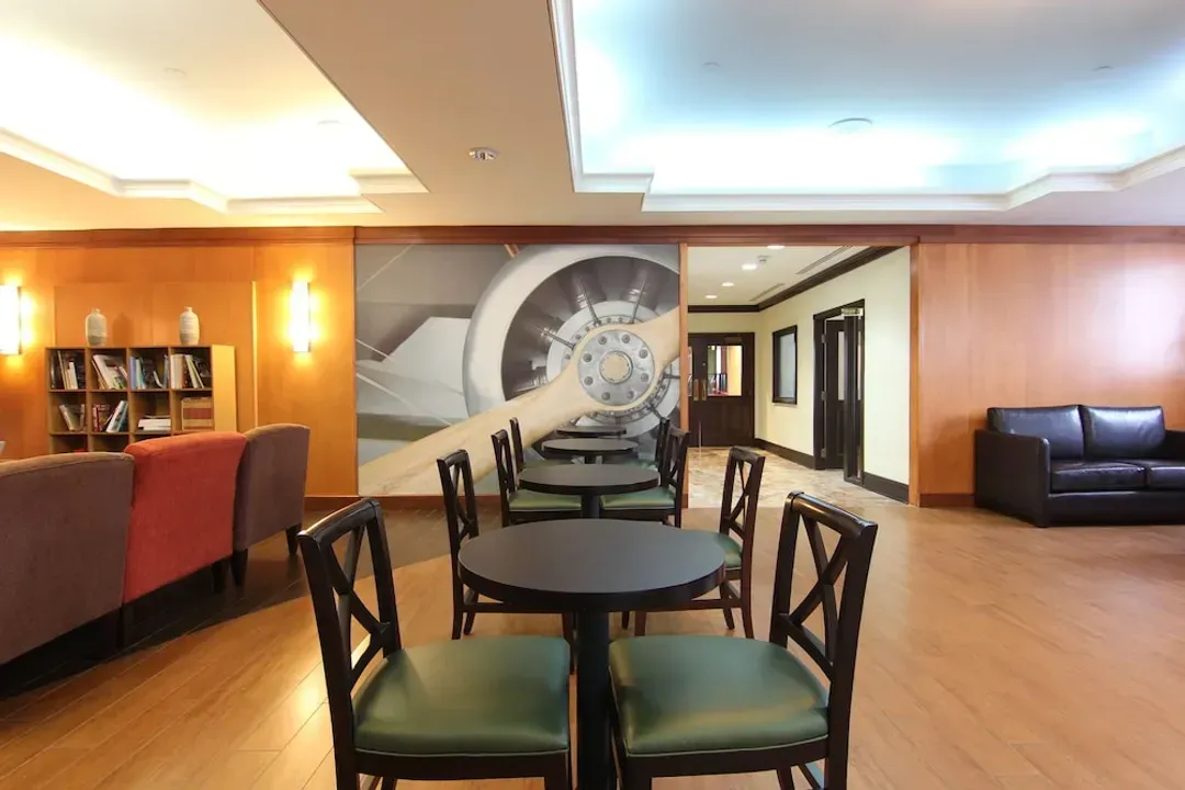 Lobby lounge