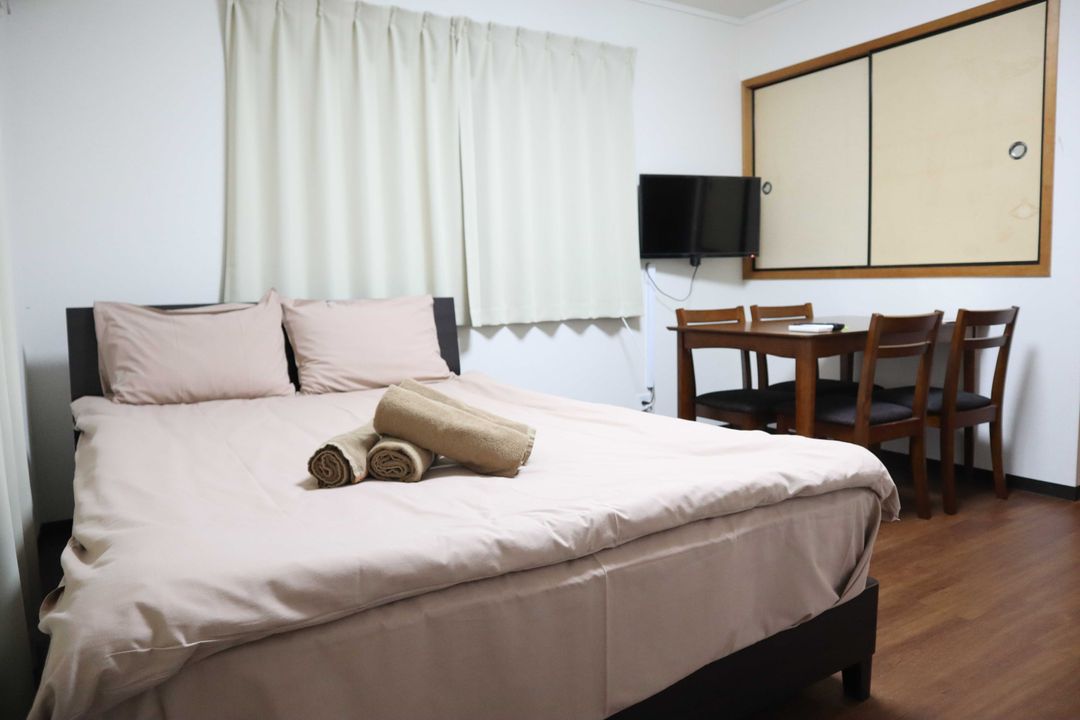 Happy Osaka House / 3-minute walk from the subway station/9-minute ride to Shinsaibashi & Namba