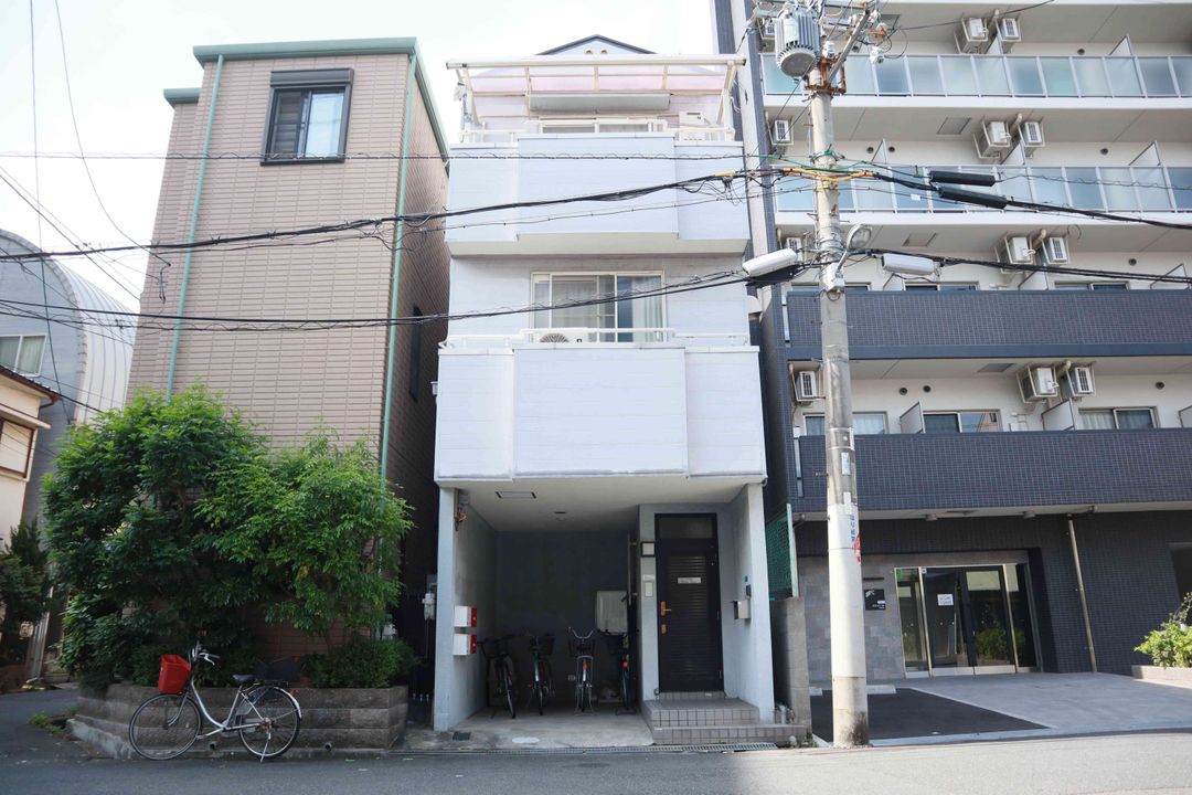 Happy Osaka House / 3-minute walk from the subway station/9-minute ride to Shinsaibashi & Namba