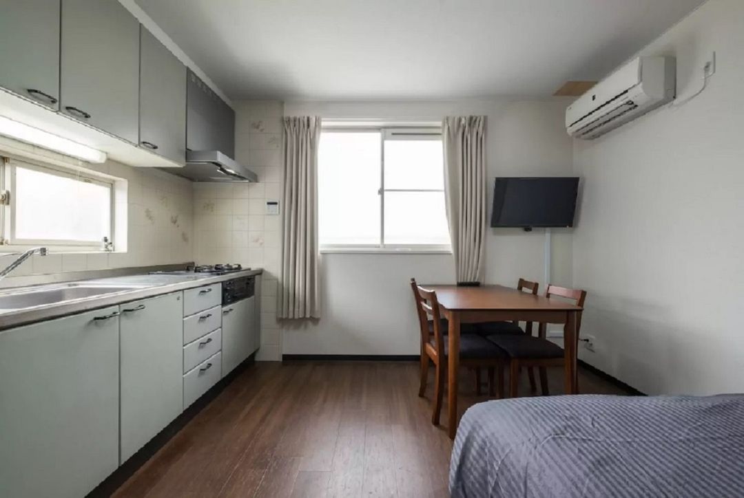 Happy Osaka House / 3-minute walk from the subway station/9-minute ride to Shinsaibashi & Namba