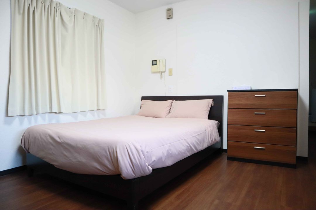 Happy Osaka House / 3-minute walk from the subway station/9-minute ride to Shinsaibashi & Namba