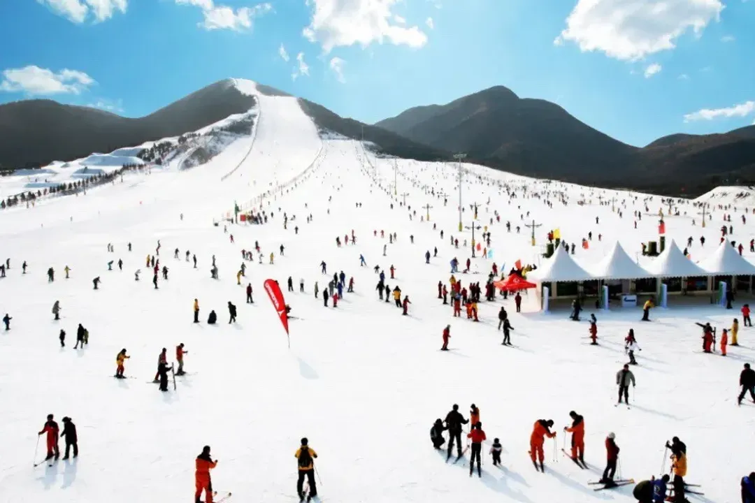 昆池岩滑雪渡假村