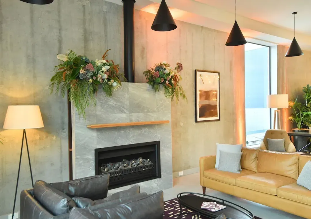Lobby lounge