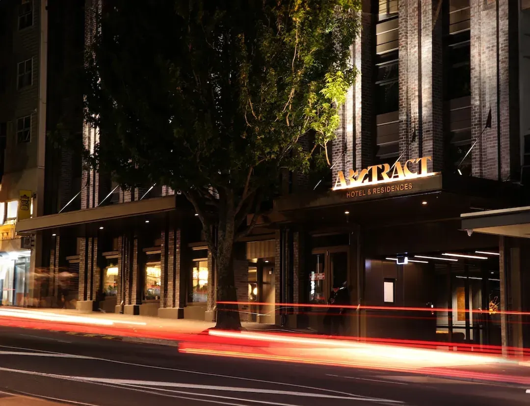 Auckland District-Abstract Hotel