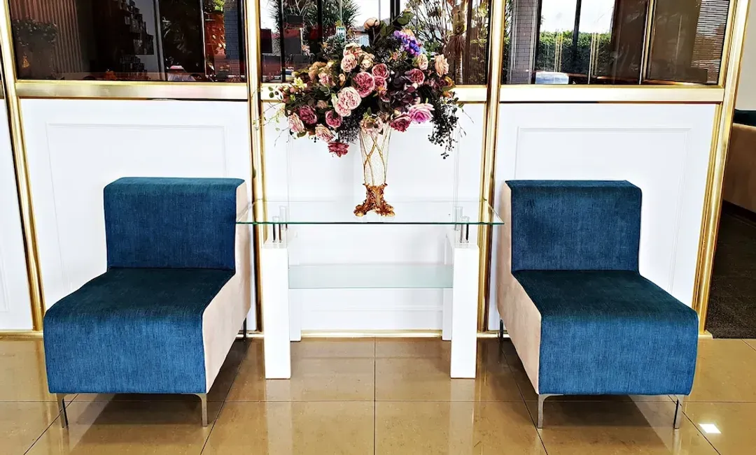 Lobby lounge