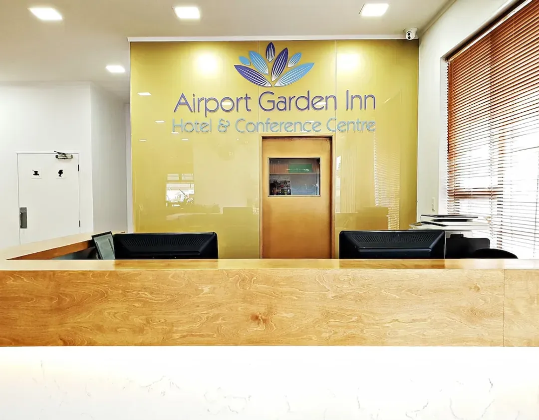 Check-in/check-out kiosk