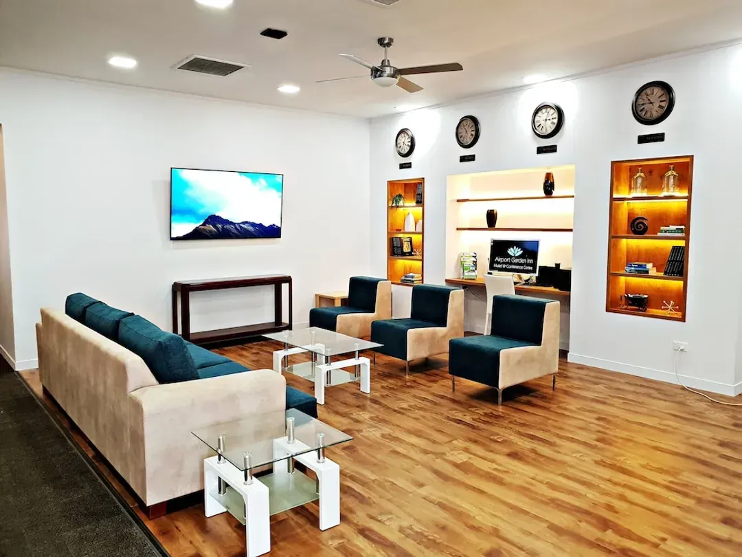 Lobby lounge