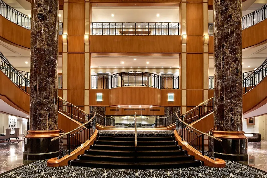 Lobby lounge