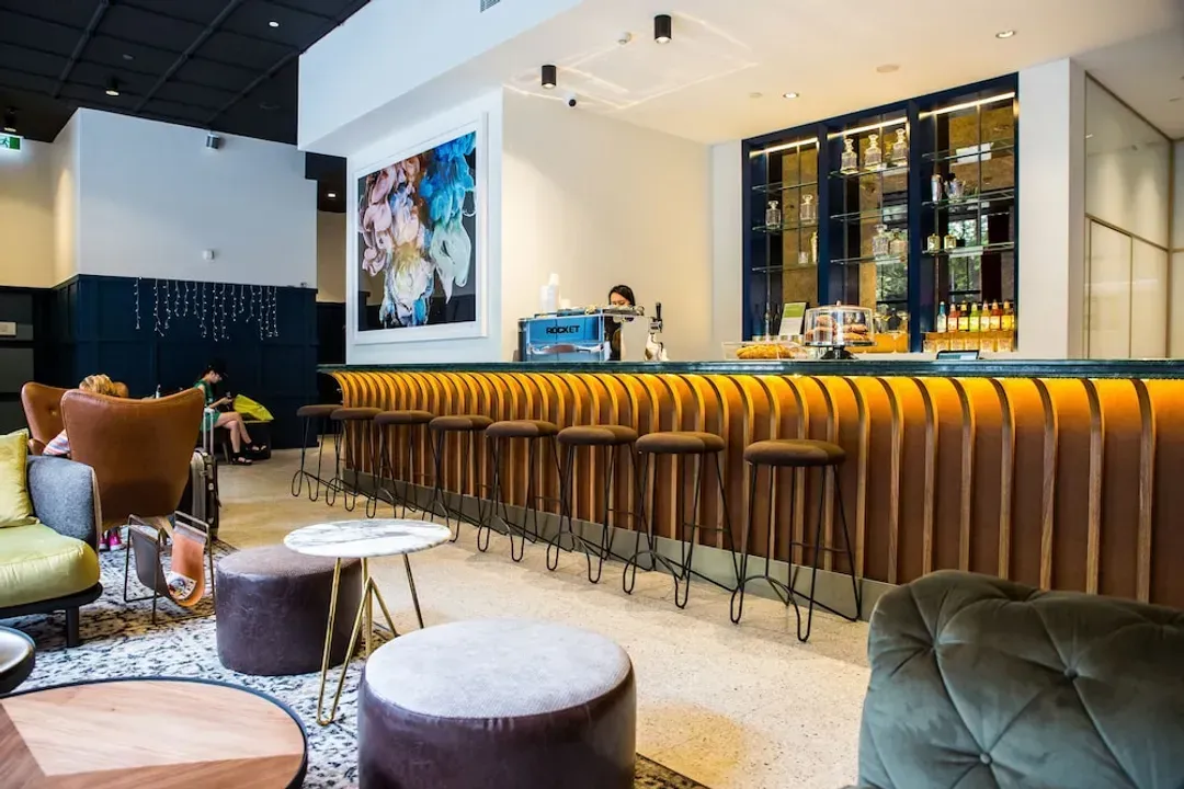 Lobby lounge