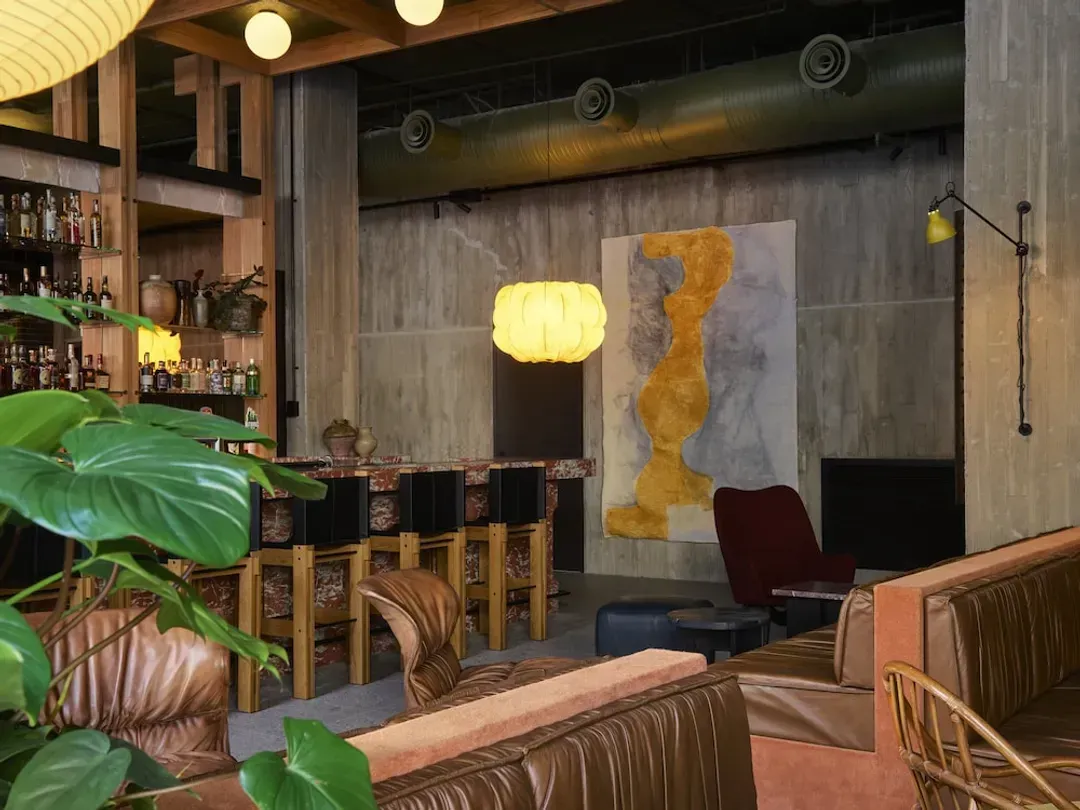 Lobby lounge
