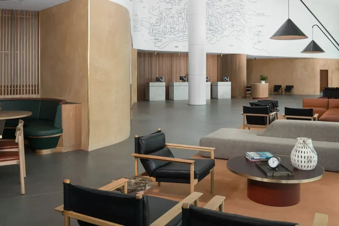Lobby lounge