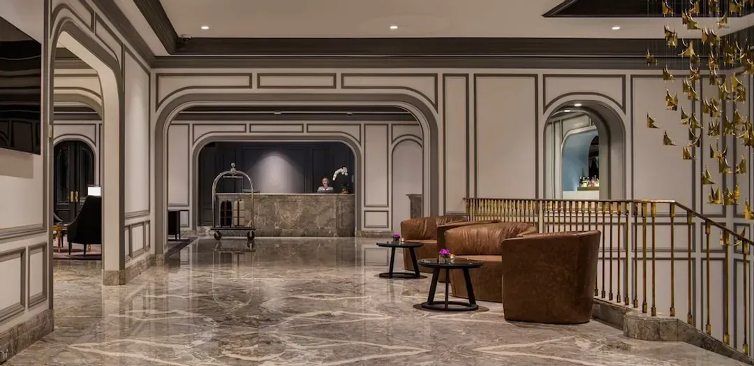 Lobby lounge