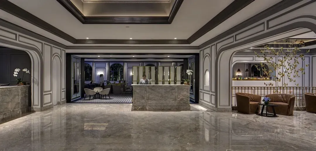 Lobby lounge