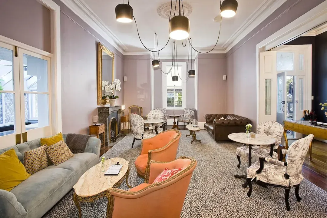 Lobby lounge