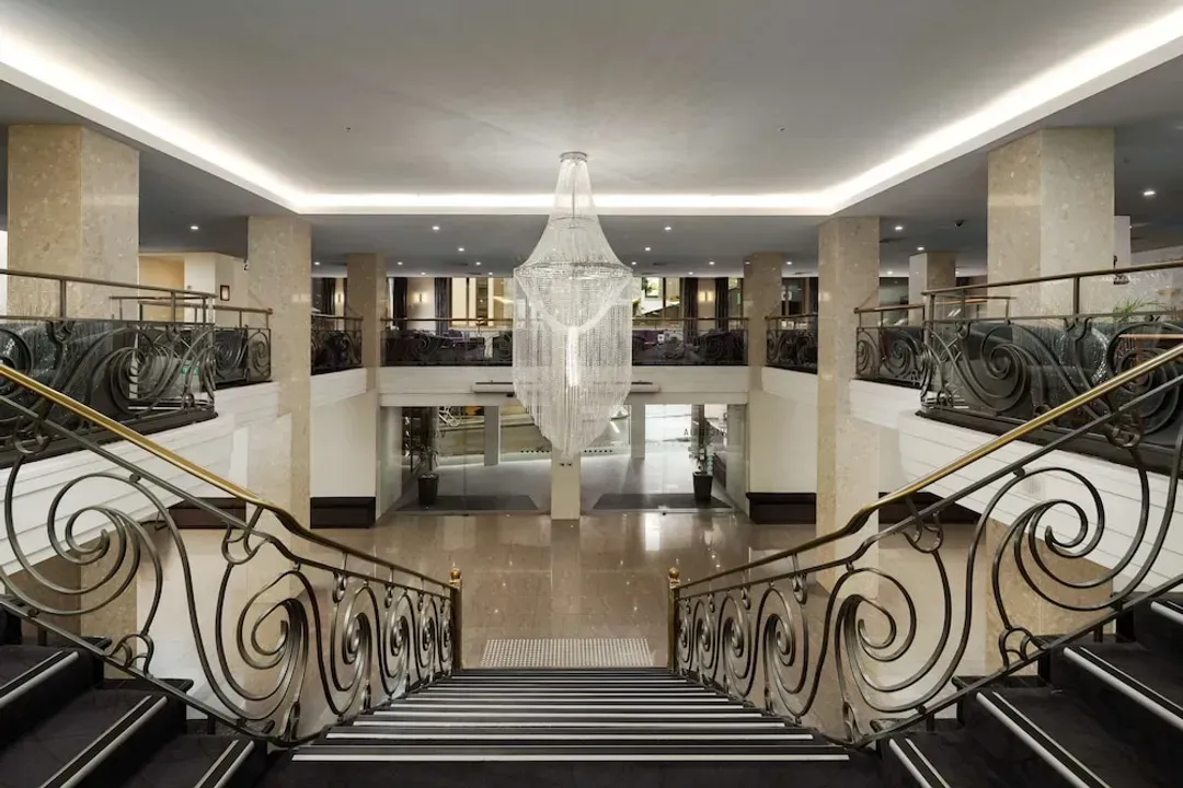 Melbourne District-The Victoria Hotel Melbourne