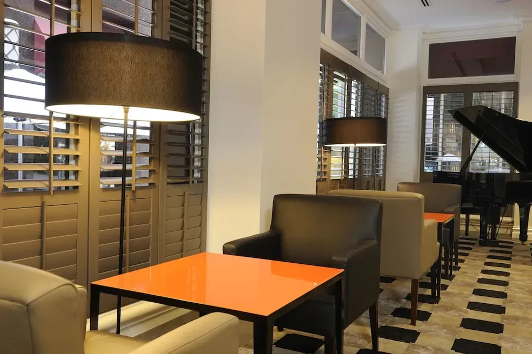 Lobby lounge
