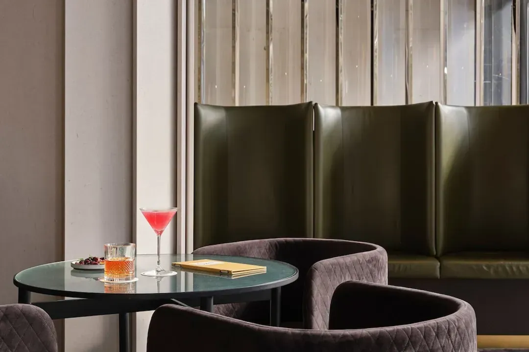 Lobby lounge