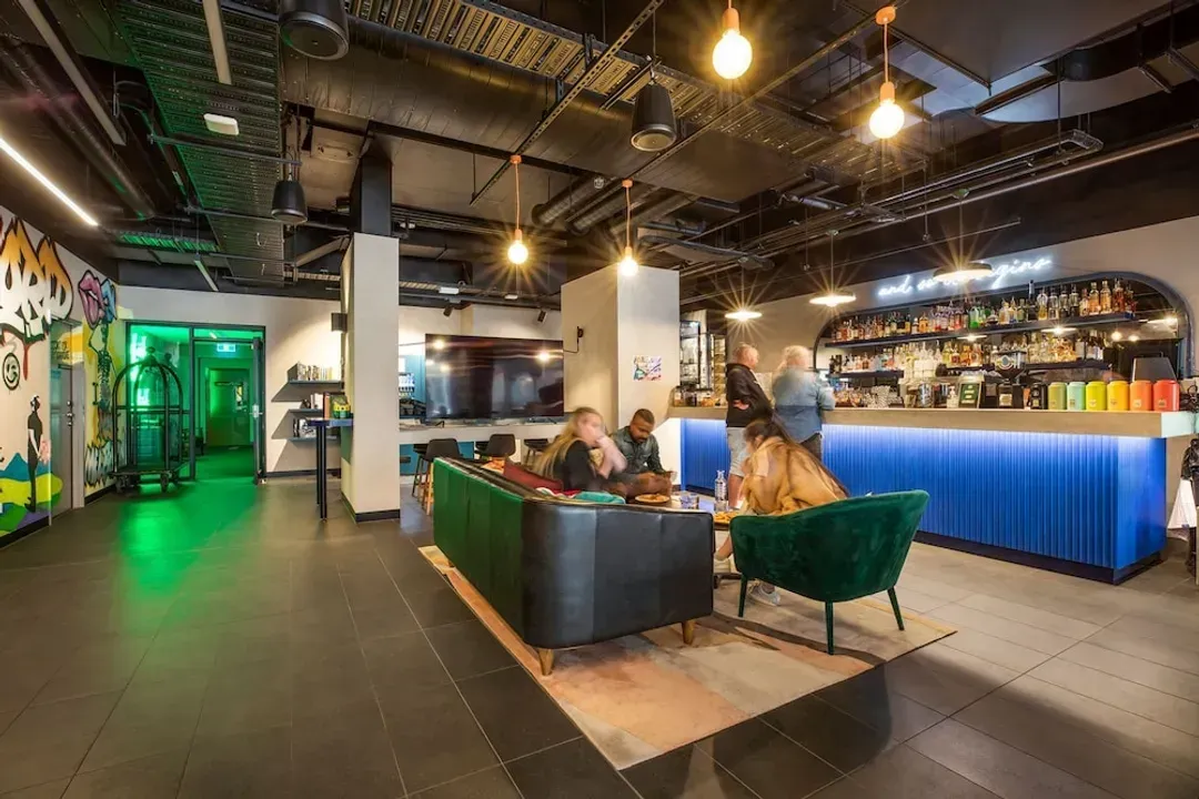Lobby lounge