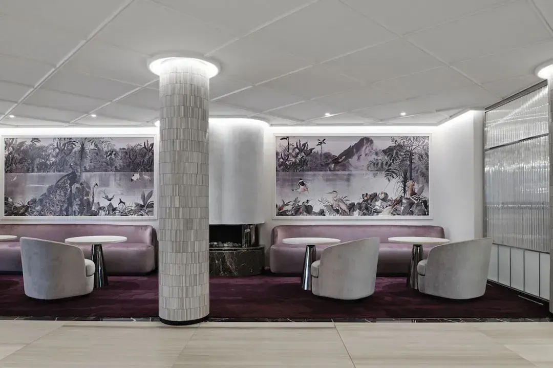 Lobby lounge
