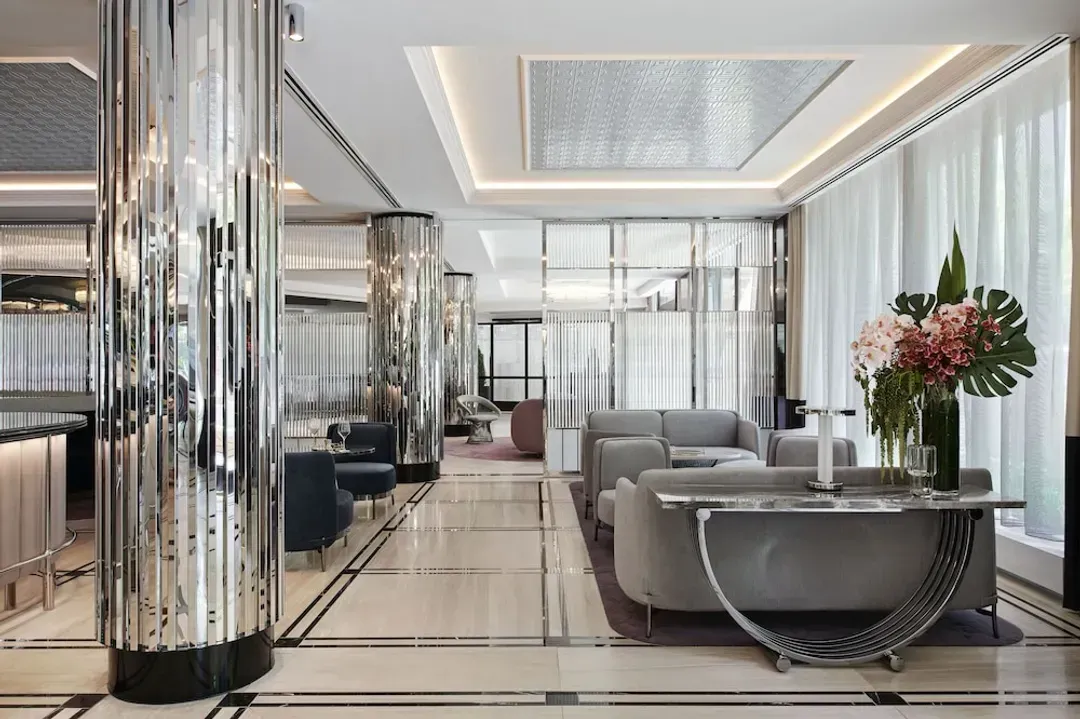 Lobby lounge