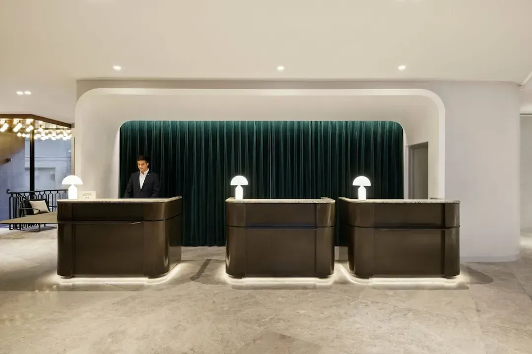 Lobby lounge