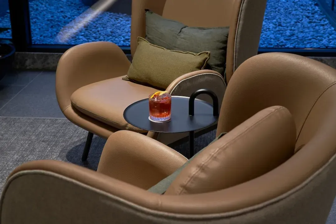 Lobby lounge