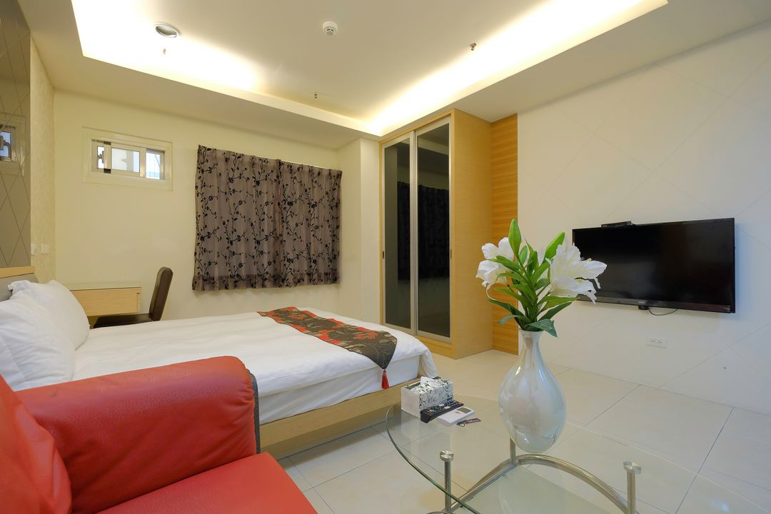 LJ Hotel