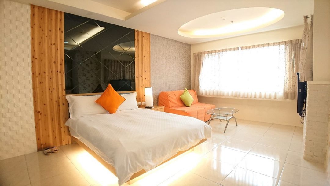 LJ Hotel