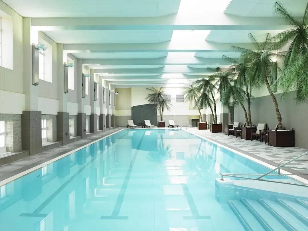 Indoor/outdoor pool