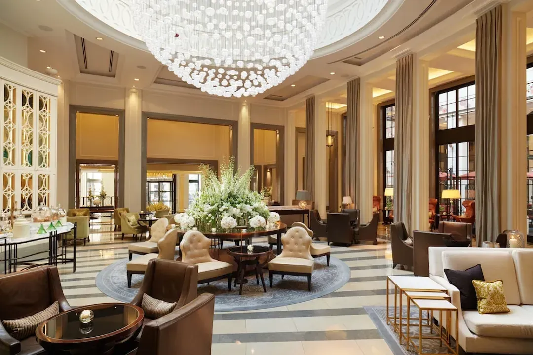 Lobby lounge