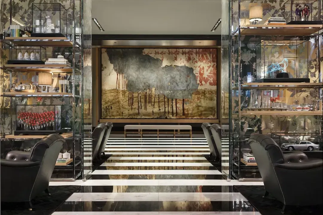 Lobby lounge
