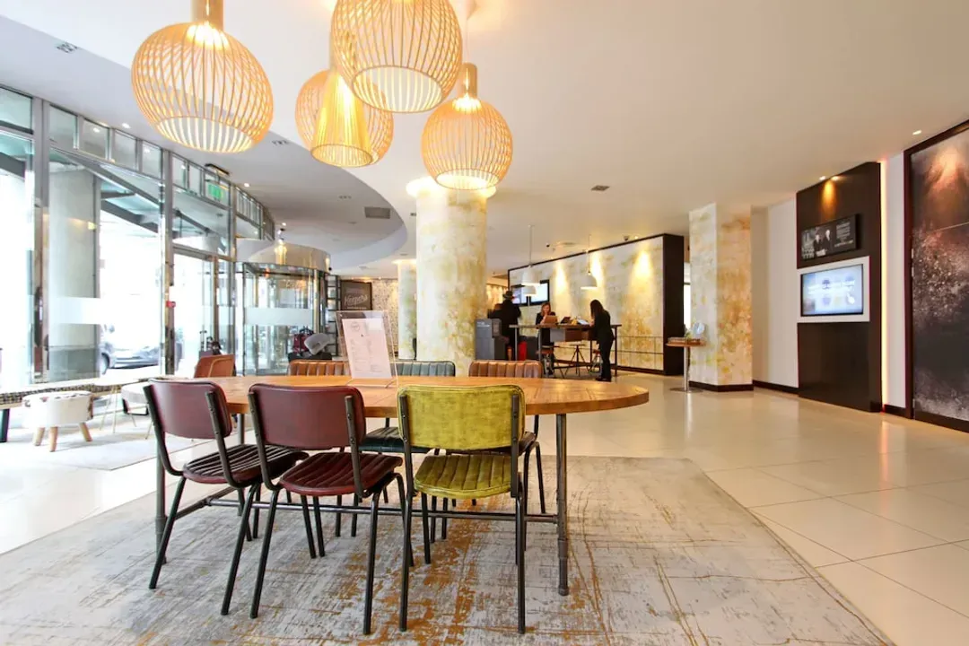 Lobby lounge